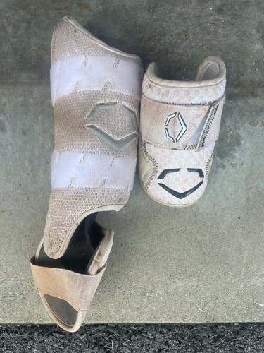 White Senior EvoShield Elbow Guard Elbow Protection (Used)