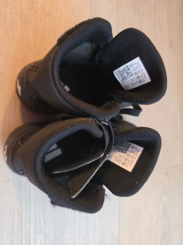 Adidas youth wrestling shoes size 12