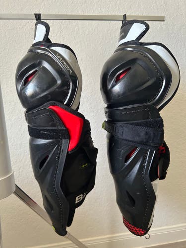 Senior Bauer Vapor Hyperlite 15" Shin Pads (Used)