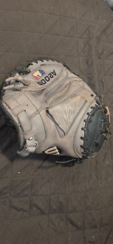 Wilson RH Catcher's A2000 Baseball Glove 32.5" (Used)