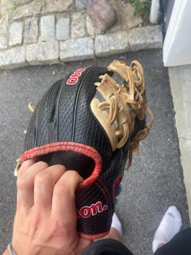 Wilson A2000 RH Infield Baseball Glove 11.25" (Used)