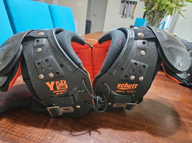 Small Youth Schutt Y-Flex 500 Shoulder Pads (Used)
