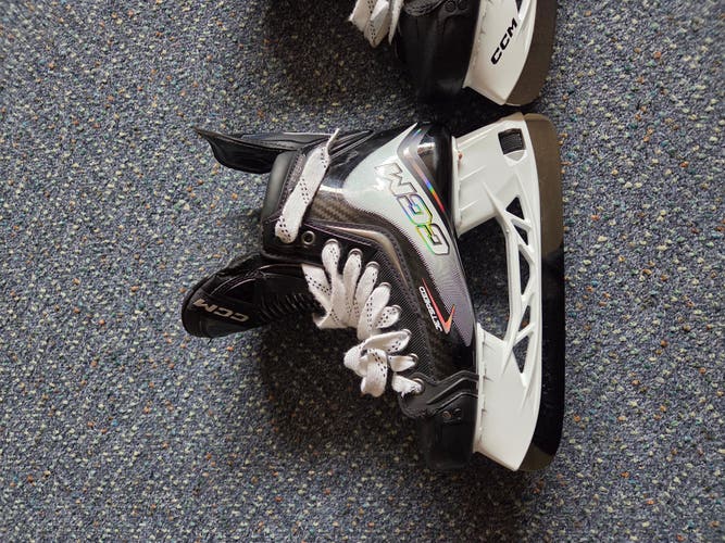 2025 CCM Ft8 Pro Hockey Skates Narrow Width Pro Stock 7 (Used)