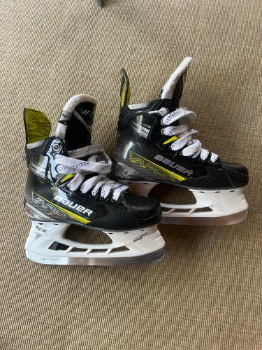 Black/Yellow 2023 Bauer Vapor X4 Hockey Skates Regular Width Size 2 (Used)