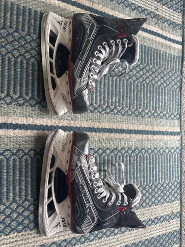2015 Bauer Vapor X500 Hockey Skates Regular Width 9 (Used)