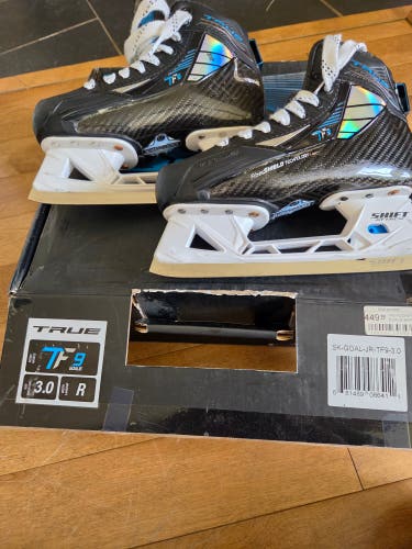 True TF9 Hockey Goalie Skates Regular Width Size 3 (Used)
