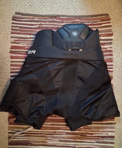 Senior Medium 2024  Bauer Vapor Goalie Pants (Used)