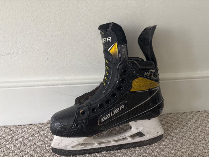 Black Bauer Supreme Hockey Skates Regular Width Size 4.5 (Used)