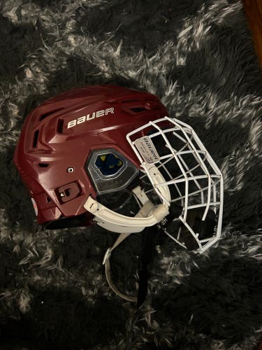 Small Bauer Re-Akt 150 Helmet (Used) With White Profile II Medium Cage