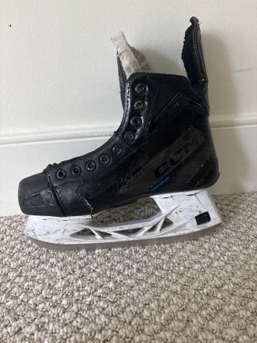 Black 2023 CCM JetSpeed FT675 Hockey Skates Regular Width Size 3.5 (Used)
