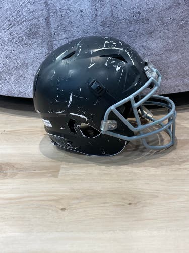 Used Youth Large Schutt Vengeance A11 2.0 Helmet