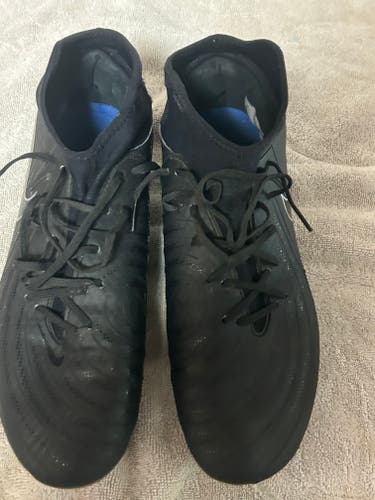 Unisex Size M 10.0 (W 11.0) Adult Nike Cleats (Used)