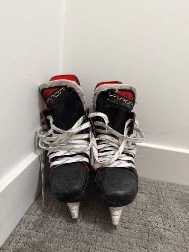 Black/White 2021 Bauer Vapor 3X Hockey Skates Regular Width Size 1.5 (Used)