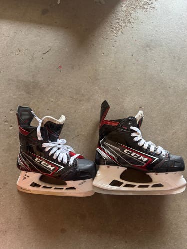 2019 CCM JetSpeed FT490 Hockey Skates Size 4 (Used)