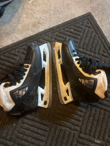 True Custom Pro Hockey Goalie Skates Regular Width Pro Stock 9.5 (Used)