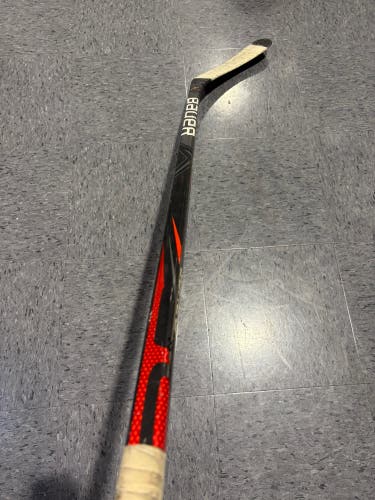 Youth Bauer Vapor Flylite Hockey Stick Right Handed P92 30 Flex (Used)
