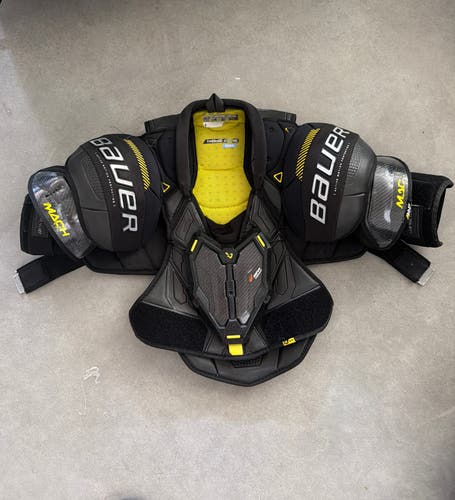 Men's Medium Senior Bauer Supreme Mach Shoulder Pads (Used)