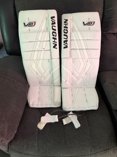 24" Vaughn VX1 Goalie Leg Pads (Used)