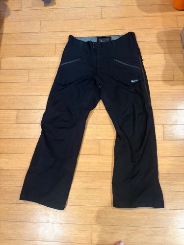 Black Men's AK 457 Adult XL Burton Pants (Used)