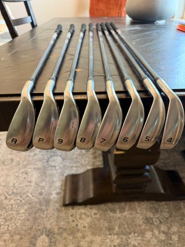 Nike slingshot AW - 4i, Men's Right Handed Iron Set Regular Flex Graphite Shaft 37" (Used)