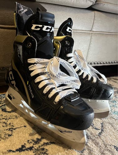 Black 2022 CCM AS-V Hockey Skates Regular Width Pro Stock 6.0 JRZ Pro Steel