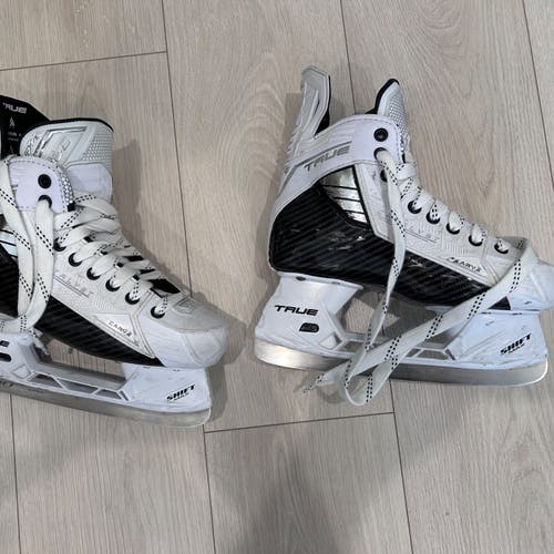 Special Edition White True Catalyst 5x4 Hockey Skates Size 4.5 (Used)