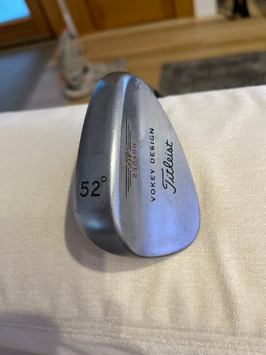 Men's Titleist Titleist Vokey Chrome 200 Right Handed Wedge 52 Degree Steel Shaft (Used)