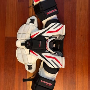 Small Vaughn Vision 9200 Goalie Chest Protector (Used)