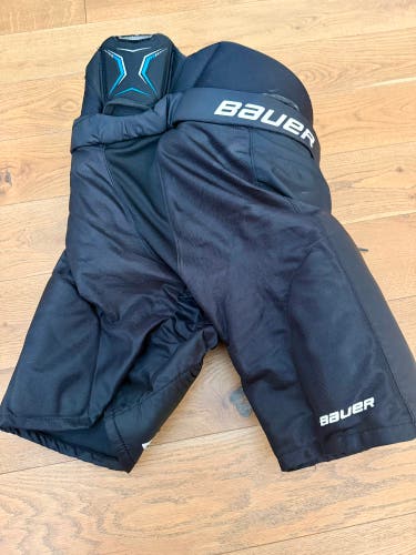 Intermediate Medium Bauer X Hockey Pants (Used)
