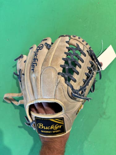 Buckler Junior Select RH Infield Baseball Glove 11.5"