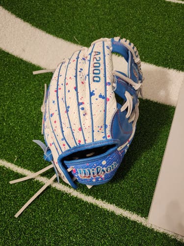 2025 Wilson RH Infield A2000 Softball Glove 12" (New)