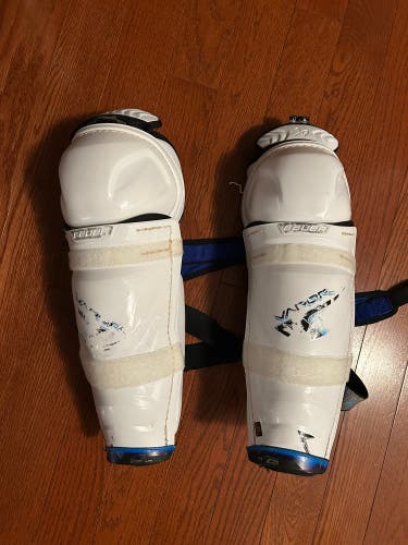 Intermediate Bauer Vapor Flylite 14" Shin Pads (Used)