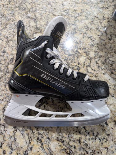 2025 Bauer Supreme M40 Hockey Skates 8.5 (Used)