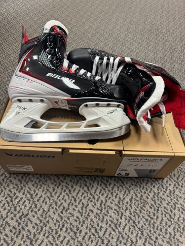 Bauer Vapor Fly30 Hockey Skates Regular Width 6.5 (New)