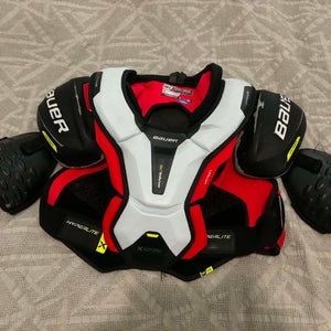 Bauer Hyperlite Hockey Shoulder Pads, Size Intermediate Large