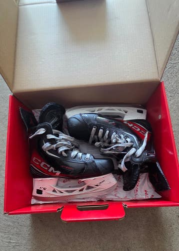 CCM JetSpeed FT870 Hockey Skates Regular Width Size 3 (Used)