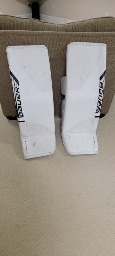 Medium Bauer Vapor Hyperlite 2 Goalie Leg Pads (Used)
