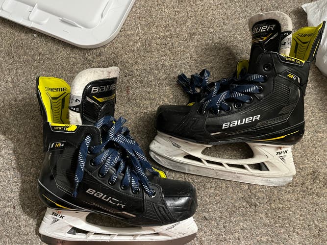 Bauer Supreme M4 Hockey Skates Regular Width Junior/Intermediate Size 4 (Used)