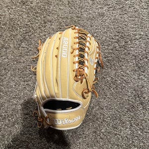 Wilson A2000 RH Outfield Baseball Glove 12.75" (New)