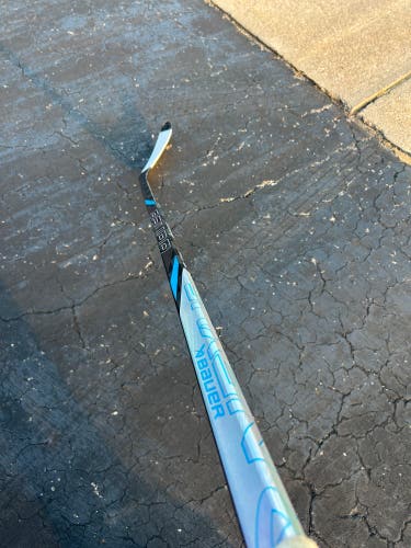 Senior Bauer Nexus Tracer Right Handed Hockey Stick P28 70 Flex (New)