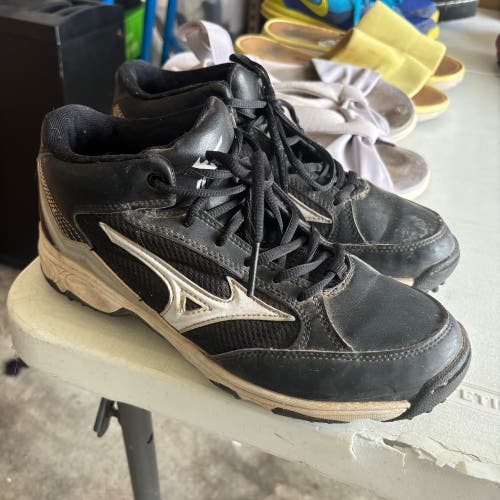 Black Women's Size M 6.5 (W 7.5) Mizuno Mid Top Turf Cleats (Used)