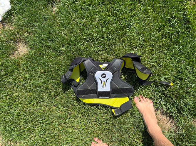 Medium Youth Pure Hockey Shoulder Pads (Used)
