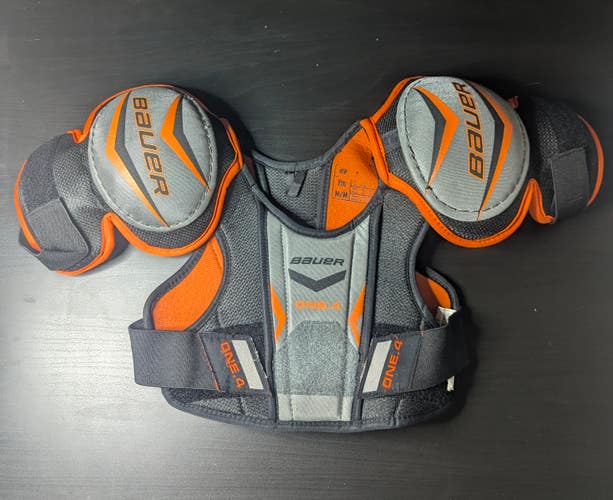 Medium Youth Bauer Supreme One.4 Shoulder Pads (Used)