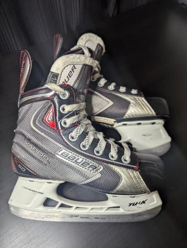 Bauer Vapor X50 Hockey Skates Size 1.5 (Used)