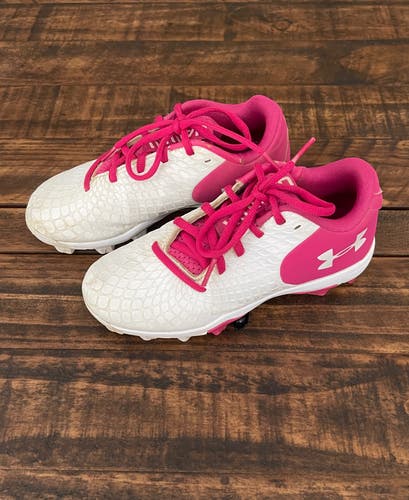 Pink Kid's 2Y (Big Kids / Youth) Under Armour Low Top Molded Cleats (Used)