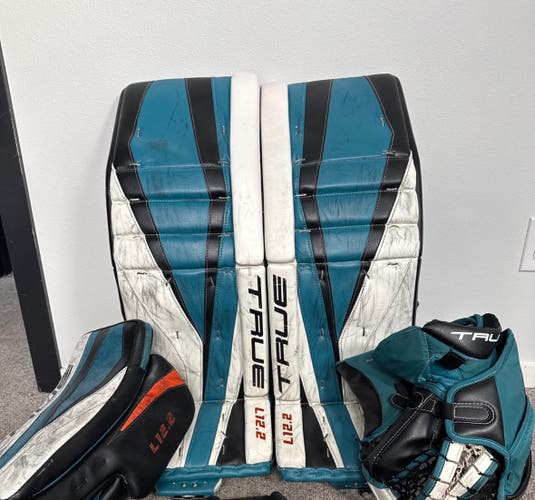 33" True L12.2 Regular Goalie Full Set (Used)