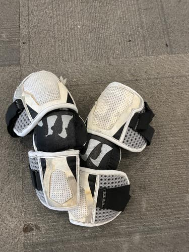 Used Warrior ARM GUARDS Lacrosse Arm Pads/Guards White MD 11614-S000242256