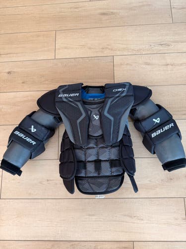 Junior Small / Medium Bauer GSX Goalie Chest Protector - Very Good Condition - (Used)