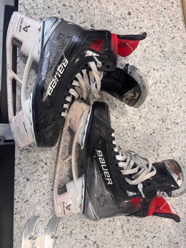 Bauer Vapor X5 Pro Hockey Skates Regular Width 6 (Used) + two sets of steel