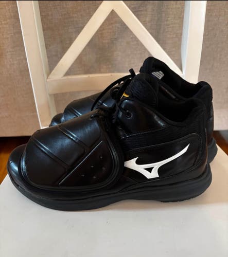 Black Men's Size M 11.0 (W 12.0) Adult Mizuno High Top (Used)